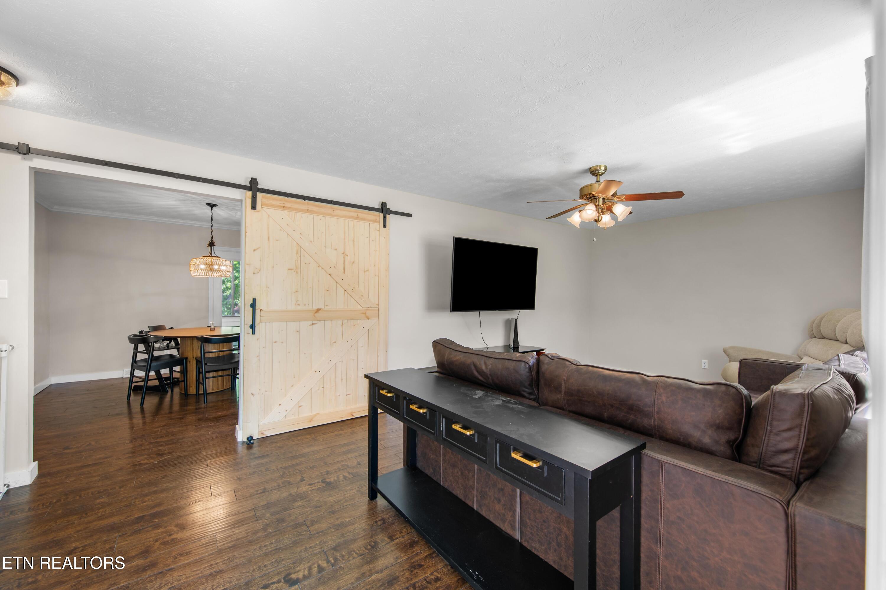 112 Shannon Road Jacksboro, TN 37757 - Photo 3 of 32 030A7901
