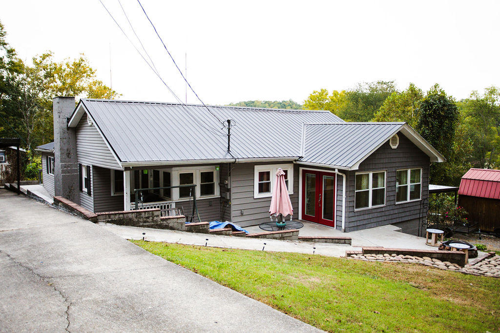 112 Rogers Ridge Road Kingston, TN 37763 - Photo 1 of 28 1F7A2411