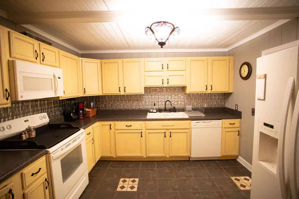 112 Rogers Ridge Road Kingston, TN 37763 - Photo 11 of 28 1F7A2427