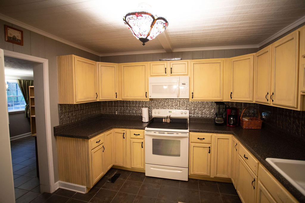 112 Rogers Ridge Road Kingston, TN 37763 - Photo 10 of 28 1F7A2426