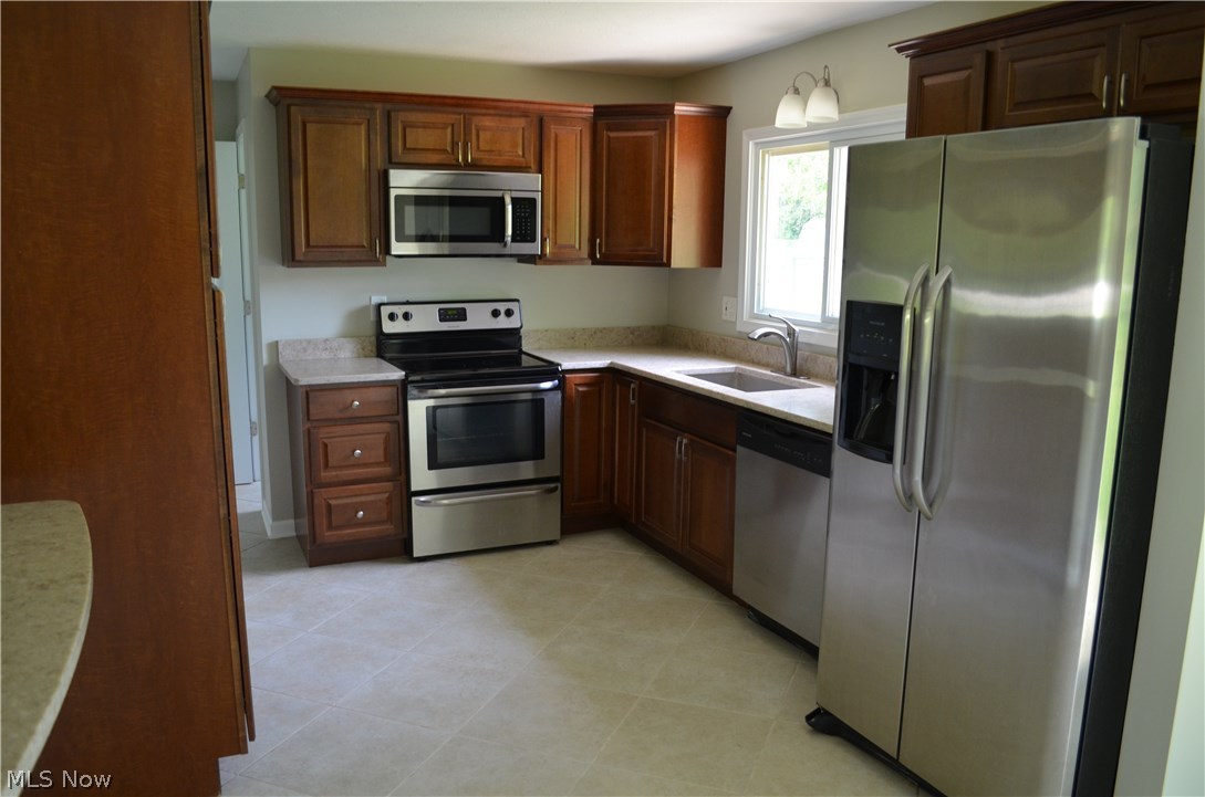 6824 Case Road North Ridgeville, OH 44039 - Photo 7 of 34