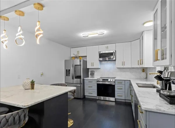 $384,900 | 1120 Friendship Road, Somerville, AL 35670