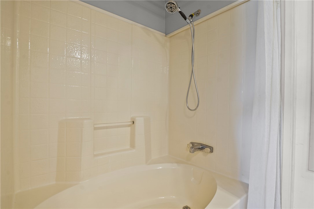 1354 Don Luis Road Golden Valley, AZ 86413 - Photo 14 of 49 Master Bathroom