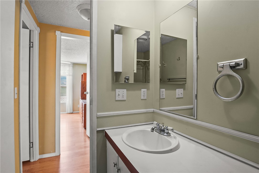 1354 Don Luis Road Golden Valley, AZ 86413 - Photo 17 of 49 Bathroom