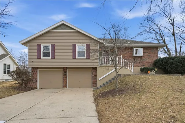 $325,000 | 1619 Southeast Boone Trail, Lee's Summit, MO 64063