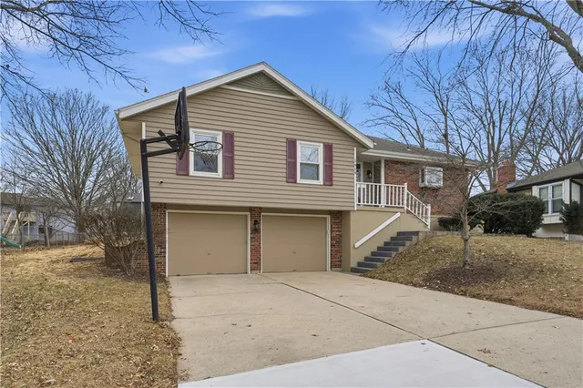 $325,000 | 1619 Southeast Boone Trail, Lee's Summit, MO 64063