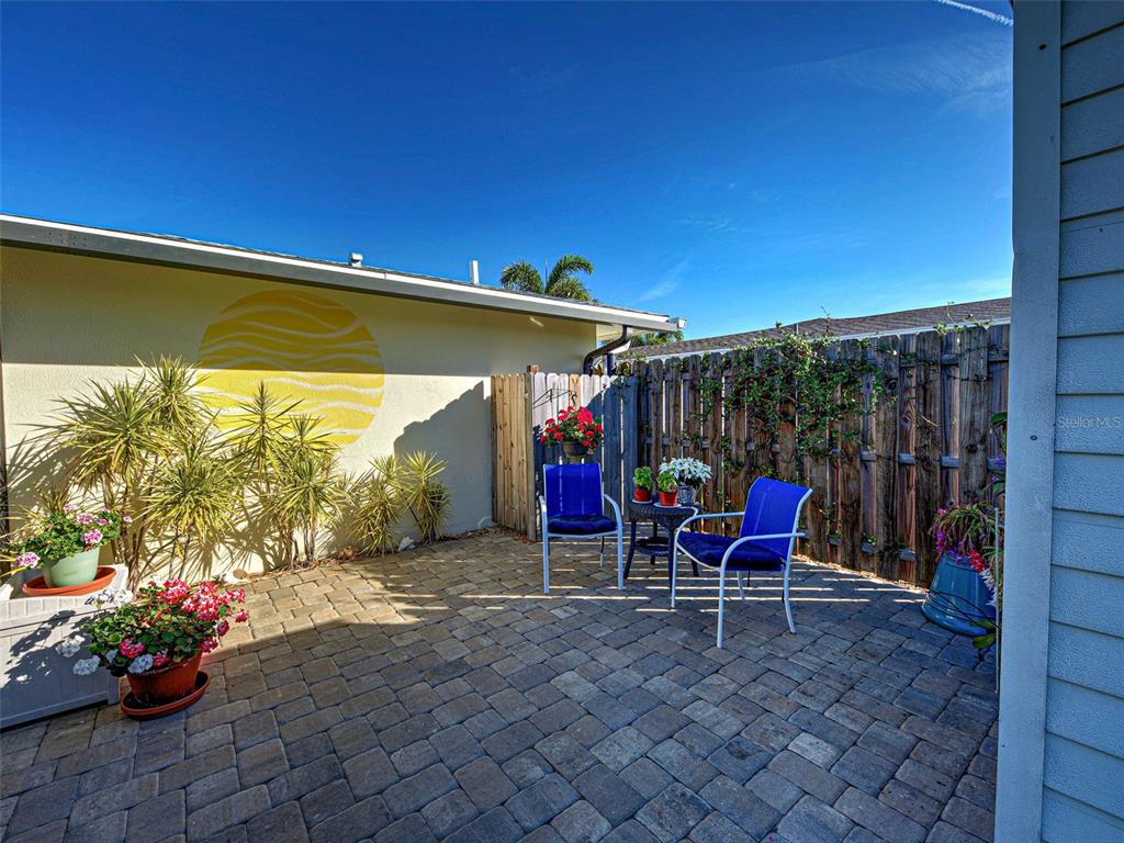 1350 Lakeside Drive Venice, FL 34293 - Photo 43 of 64 a view of a chairs and table in patio