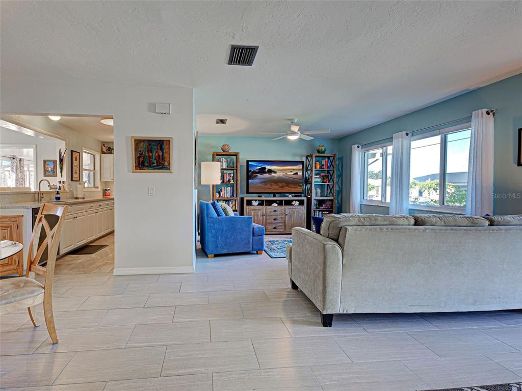 1350 Lakeside Drive Venice, FL 34293 - Photo 5 of 64 a living room with furniture and a flat screen tv