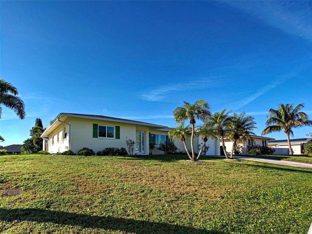 1350 Lakeside Drive Venice, FL 34293 - Photo 55 of 64 a house view with a garden space