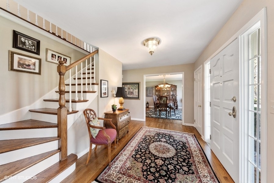 553 St Andrews Lane Inverness, IL 60067 - Photo 3 of 33