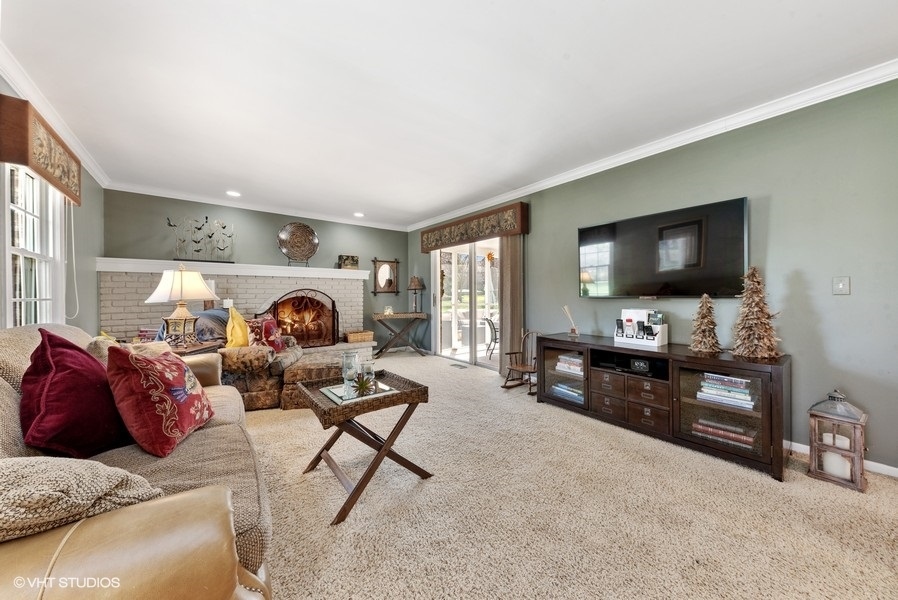 553 St Andrews Lane Inverness, IL 60067 - Photo 8 of 33