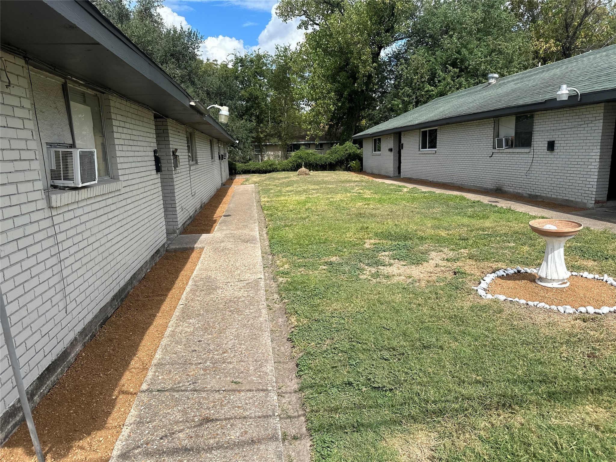 5405 Suez Street, Unit 1 Houston, TX 77020 - Photo 13 of 17 a backyard of a house with table and chairs