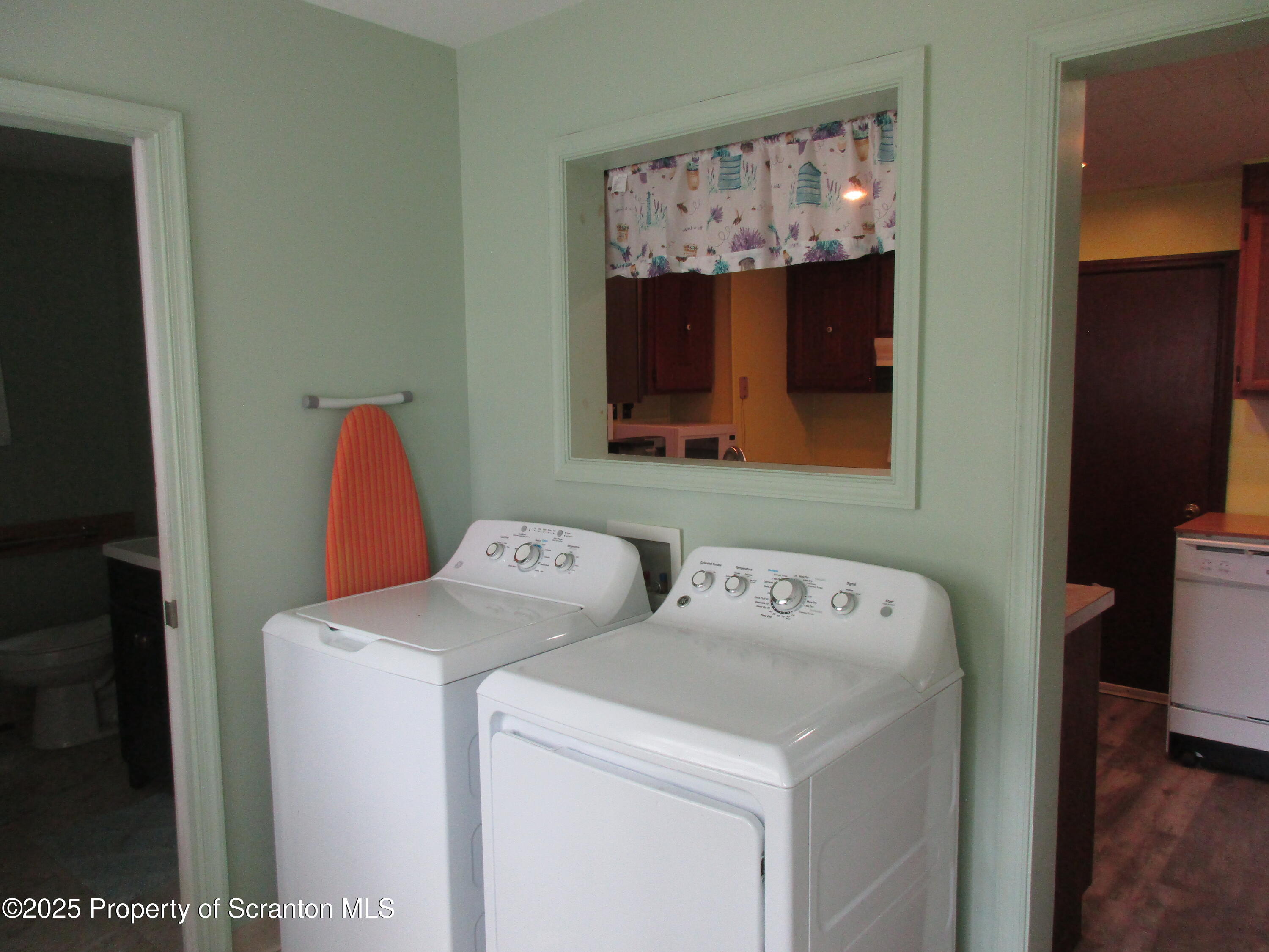 24 Oak Street Nicholson, PA 18446 - Photo 10 of 17 a utility room with dryer and washer