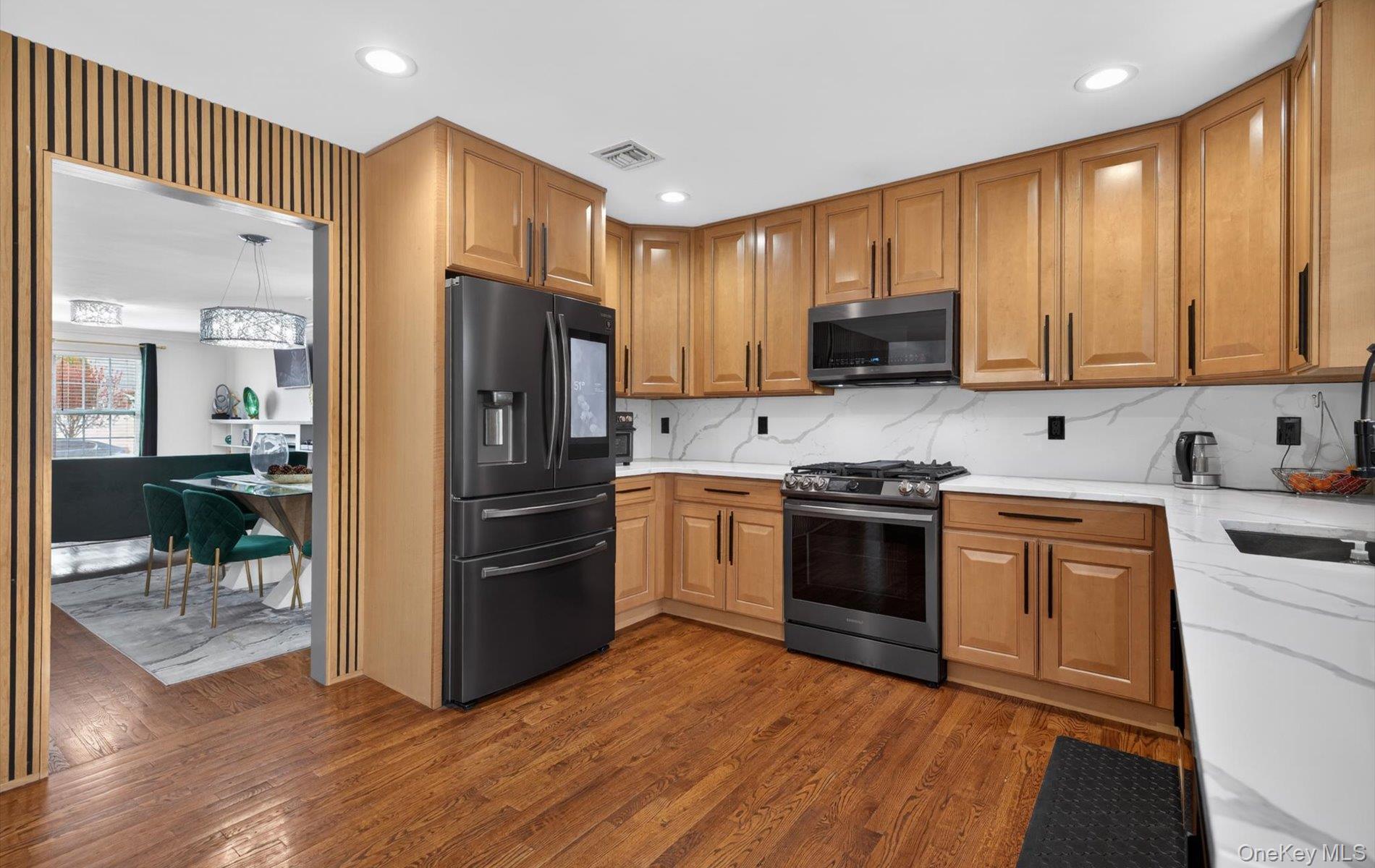 875 Otsego Road West Hempstead, NY 11552 - Photo 9 of 37