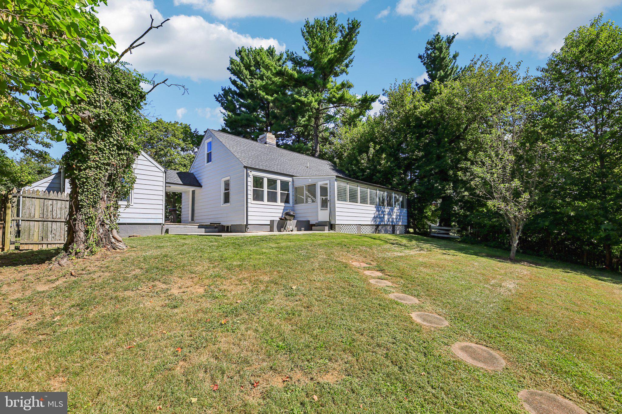 5201 Old Frederick Road Baltimore, MD 21229 - Photo 32 of 36 a swimming pool view with a outdoor space
