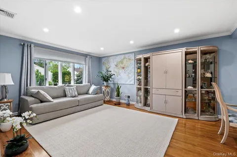 $975,000 | 10 Peter Road, Hicksville, NY 11801