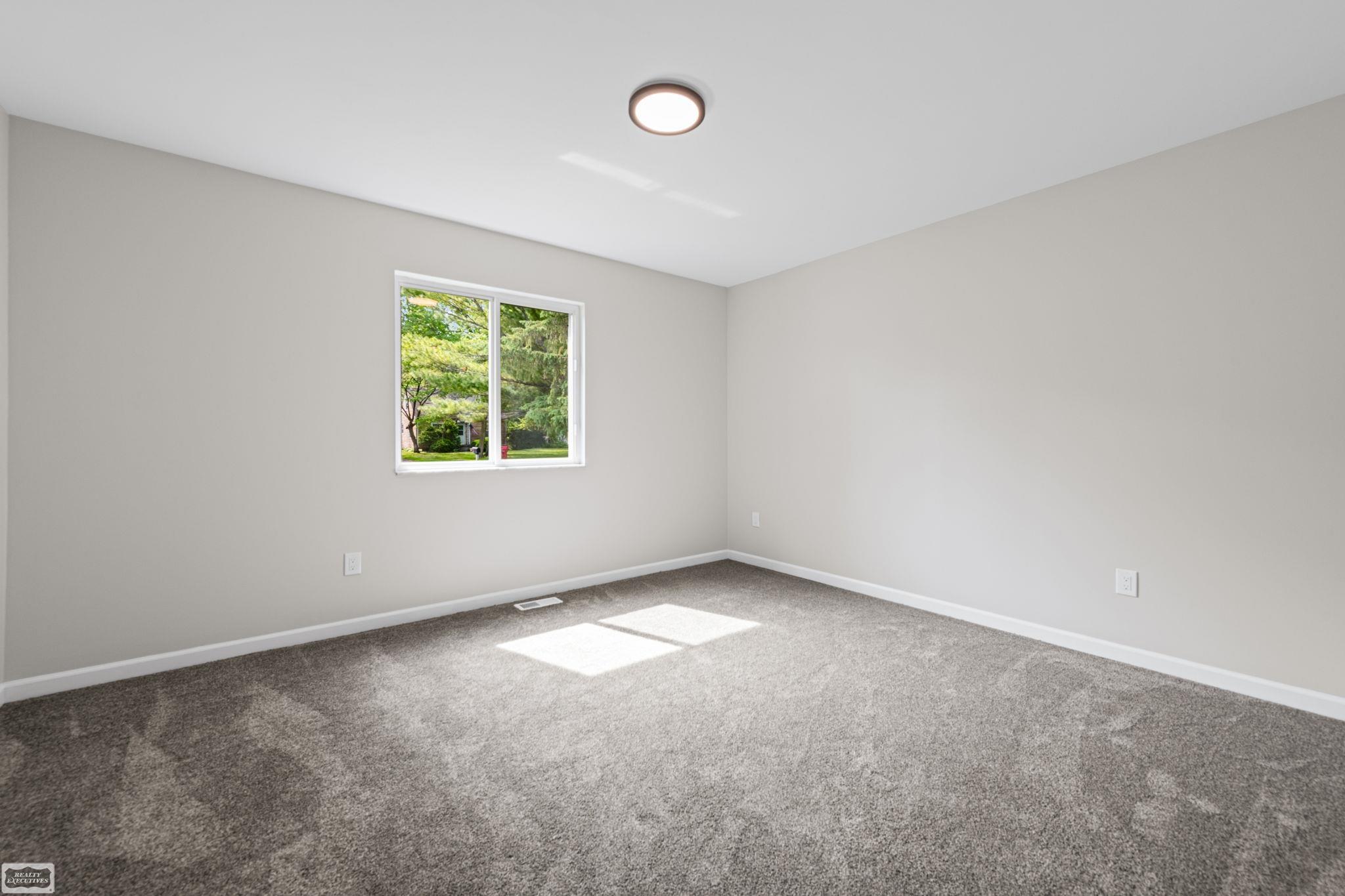 45310 Fairchild Road Macomb, MI 48042 - Photo 9 of 32