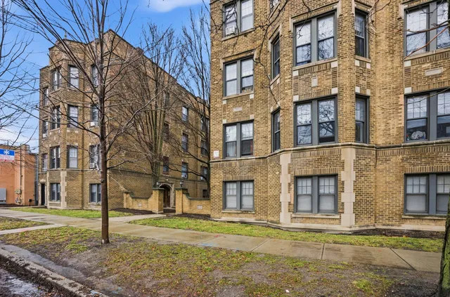 $1,695 | 2336 West Addison Street, Unit I2, Chicago, IL 60618