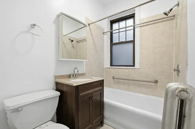 $1,695 | 2336 West Addison Street, Unit I2, Chicago, IL 60618