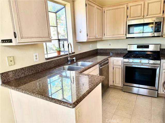 $459,000 | 18110 Erik Court, Unit 592, Canyon Country, CA 91387