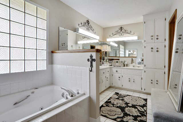 10237 Longview Drive West Foley, AL 36535 - Photo 12 of 28 Master Bathroom