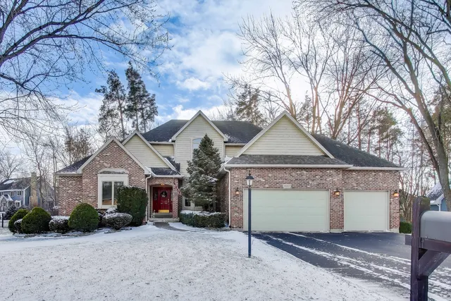 $525,000 | 14267 Castlebar Trail, Woodstock, IL 60098