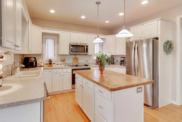 $525,000 | 14267 Castlebar Trail, Woodstock, IL 60098