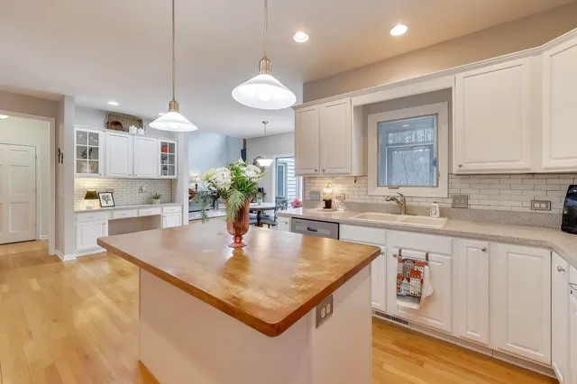 $525,000 | 14267 Castlebar Trail, Woodstock, IL 60098