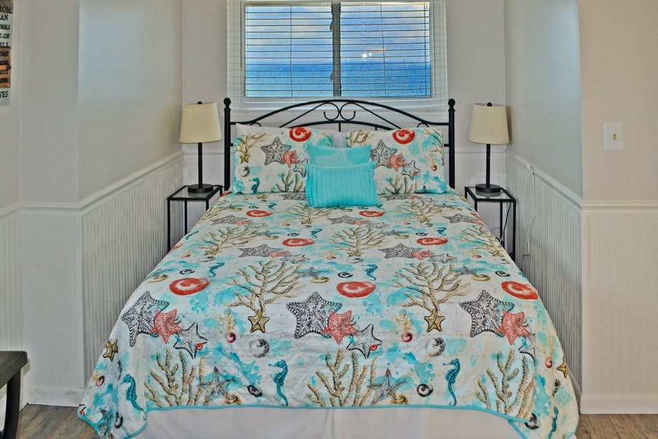 375 Plantation Road, Unit 5801 Gulf Shores, AL 36542 - Photo 7 of 9 Queen Bed