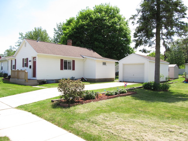 634 South 1st Street Rochelle, IL 61068 - Photo 2 of 18