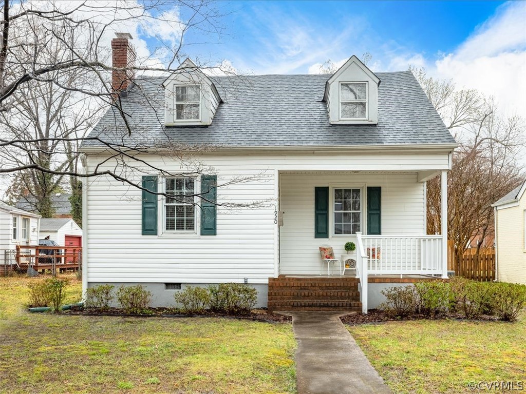 BEAUTIFULLY MAINTAINED, MOVE-IN READY CAPE IN THE