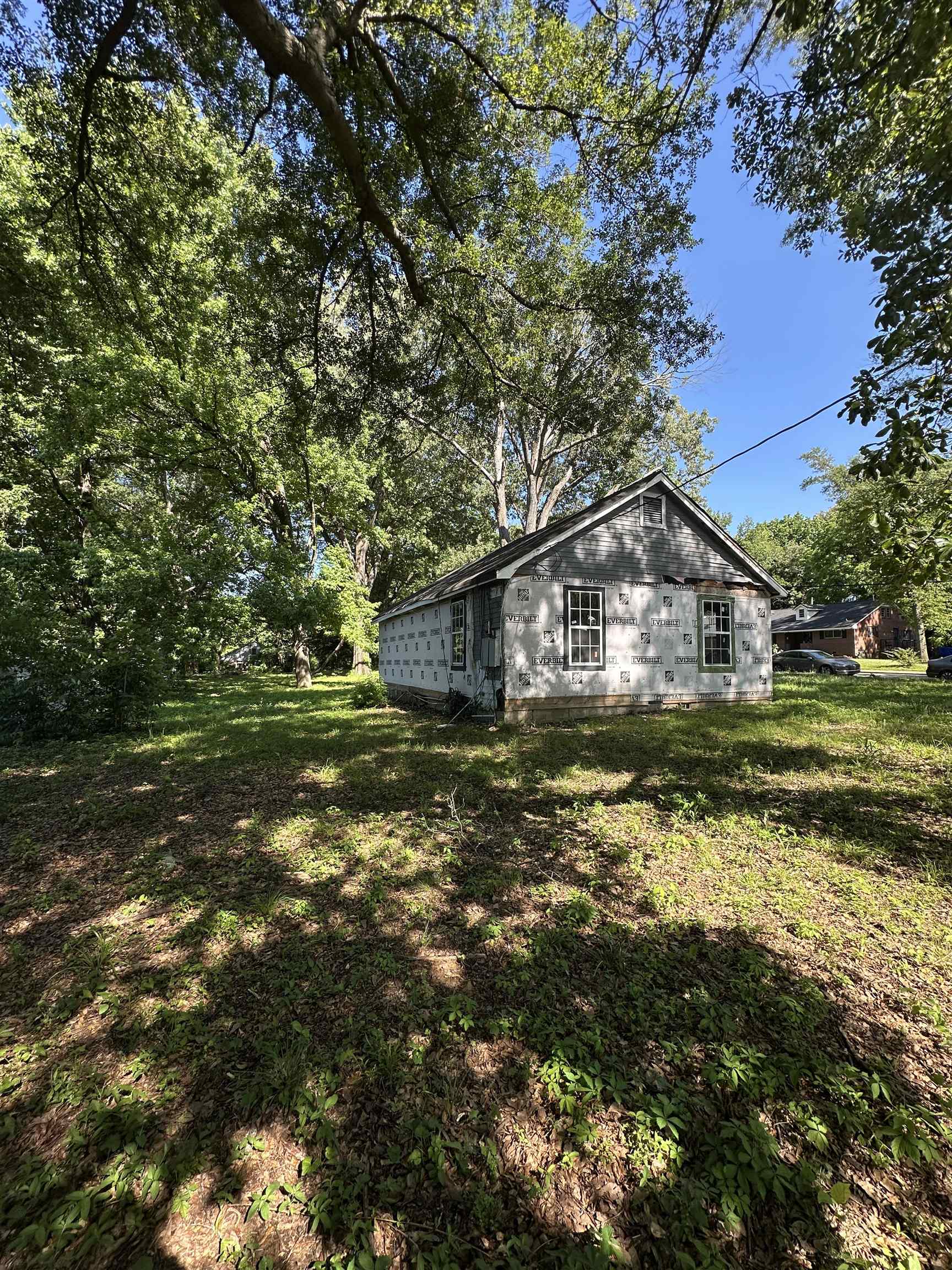 3064 Meadowbrook Road Memphis, TN 38109 - Photo 5 of 14 View of side of home with a yard