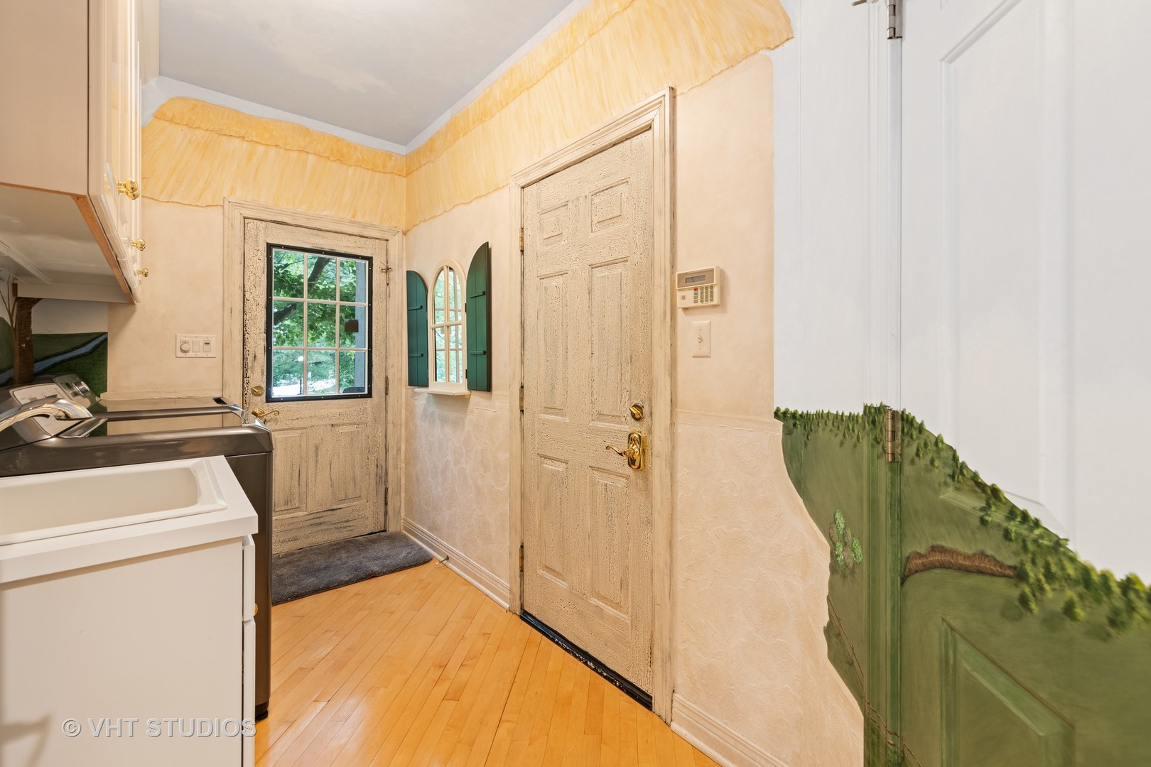 9301 Falling Waters Drive East Burr Ridge, IL 60527 - Photo 22 of 44 a bathroom with a sink and a mirror