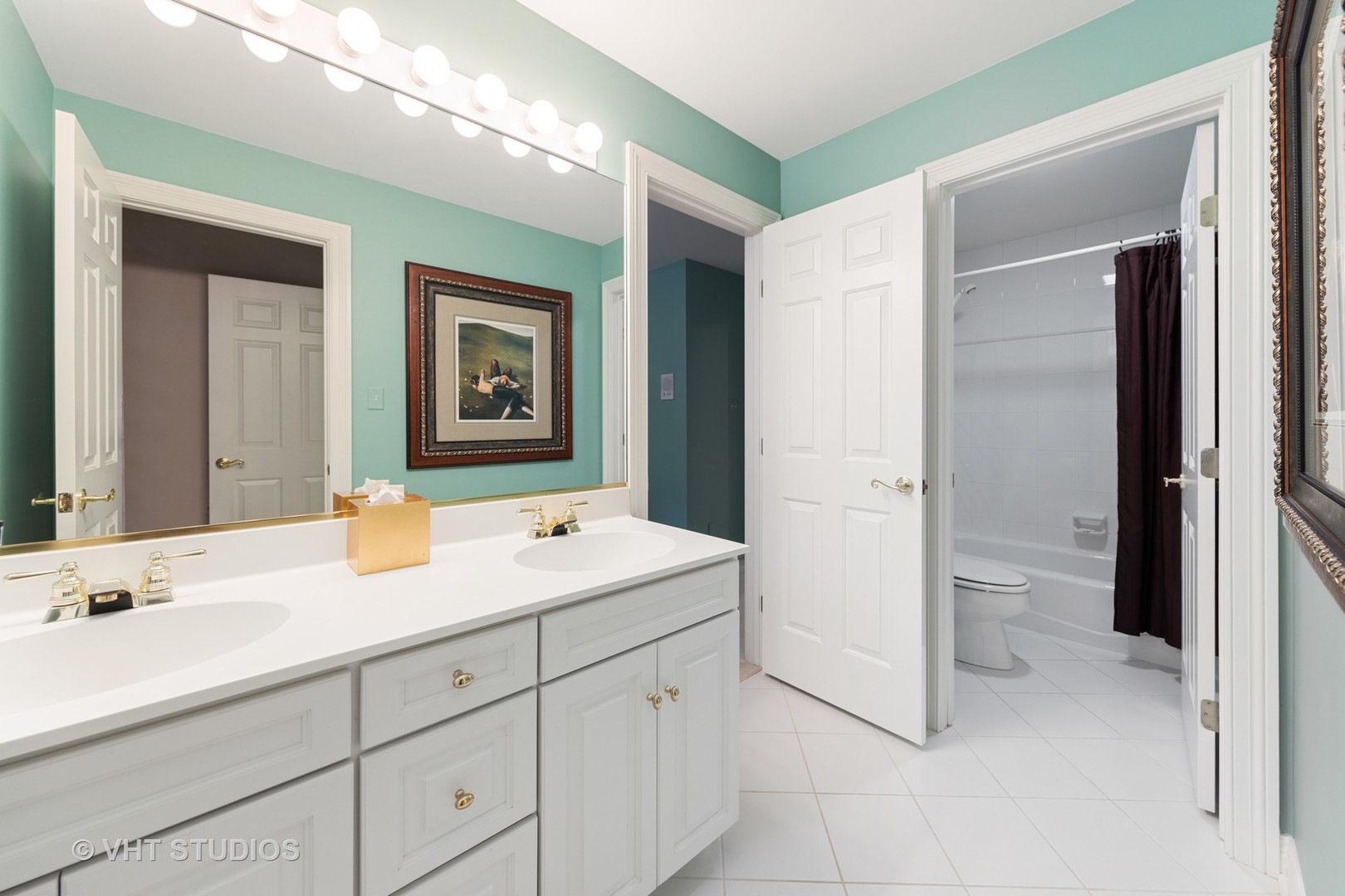 9301 Falling Waters Drive East Burr Ridge, IL 60527 - Photo 31 of 44 a spacious bathroom with a double vanity sink and a mirror