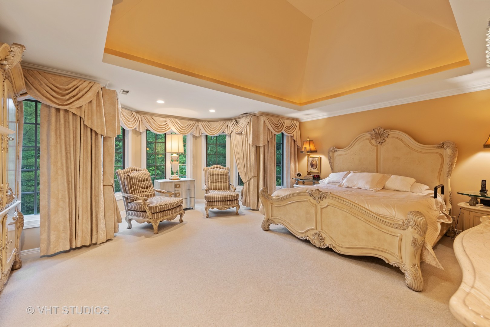 9301 Falling Waters Drive East Burr Ridge, IL 60527 - Photo 32 of 44 a spacious bedroom with a bed and large windows