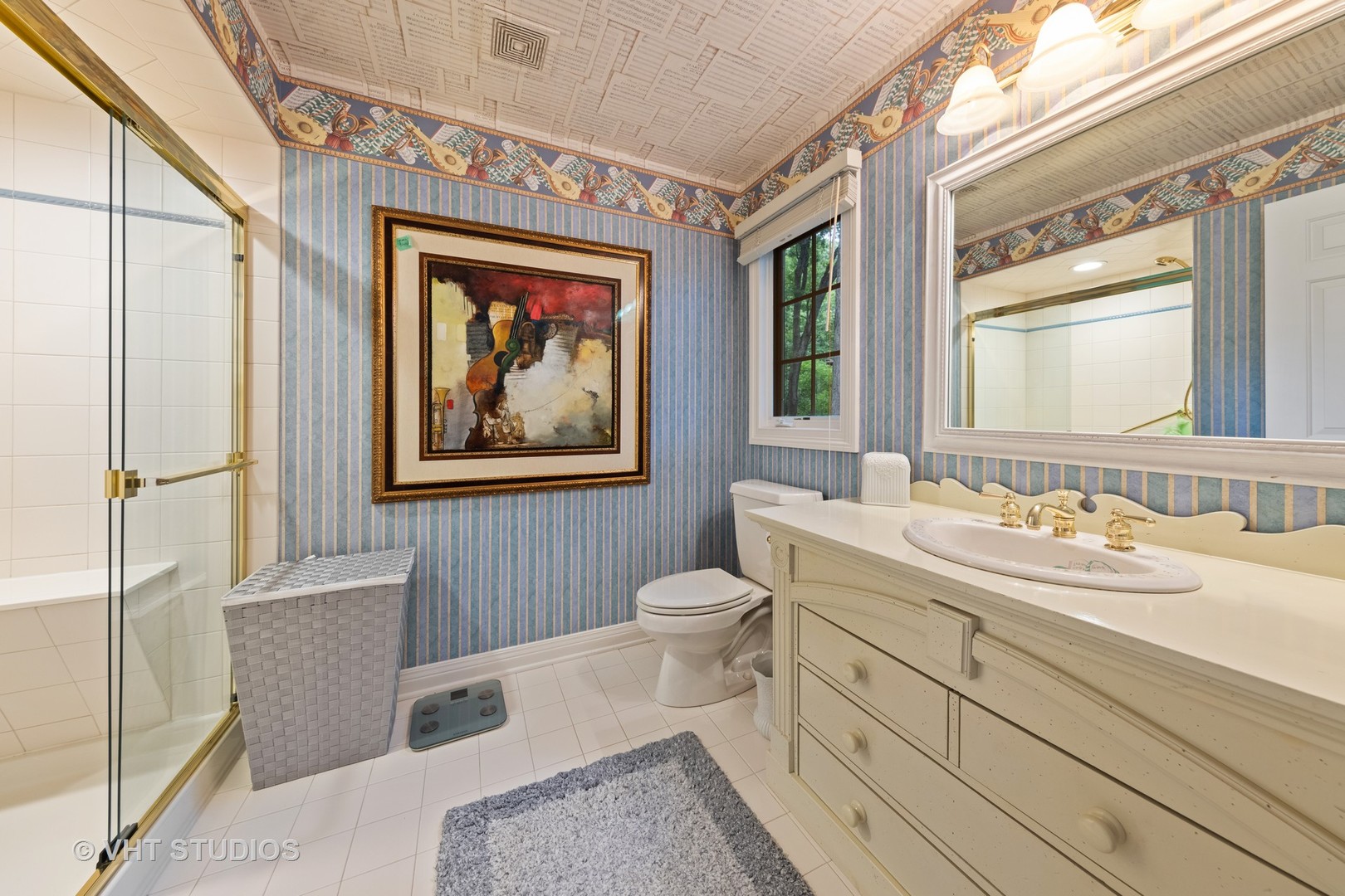 9301 Falling Waters Drive East Burr Ridge, IL 60527 - Photo 37 of 44 a bathroom with a toilet a sink and mirror