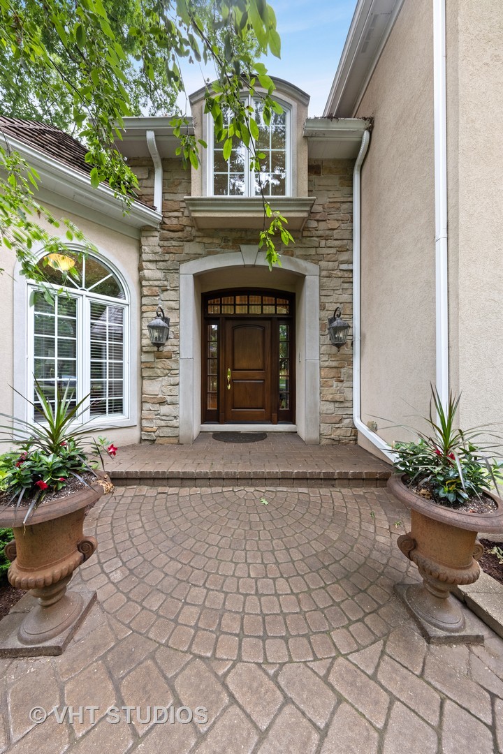 9301 Falling Waters Drive East Burr Ridge, IL 60527 - Photo 6 of 44 a front view of a house with a garden