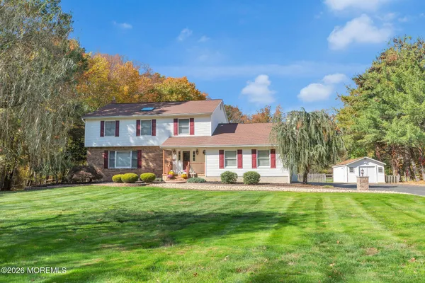 $899,000 | 33 Beechwood Drive, Robbinsville, NJ 08691
