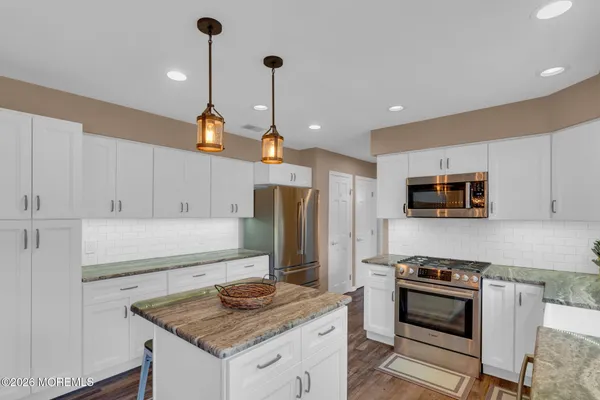 $899,000 | 33 Beechwood Drive, Robbinsville, NJ 08691