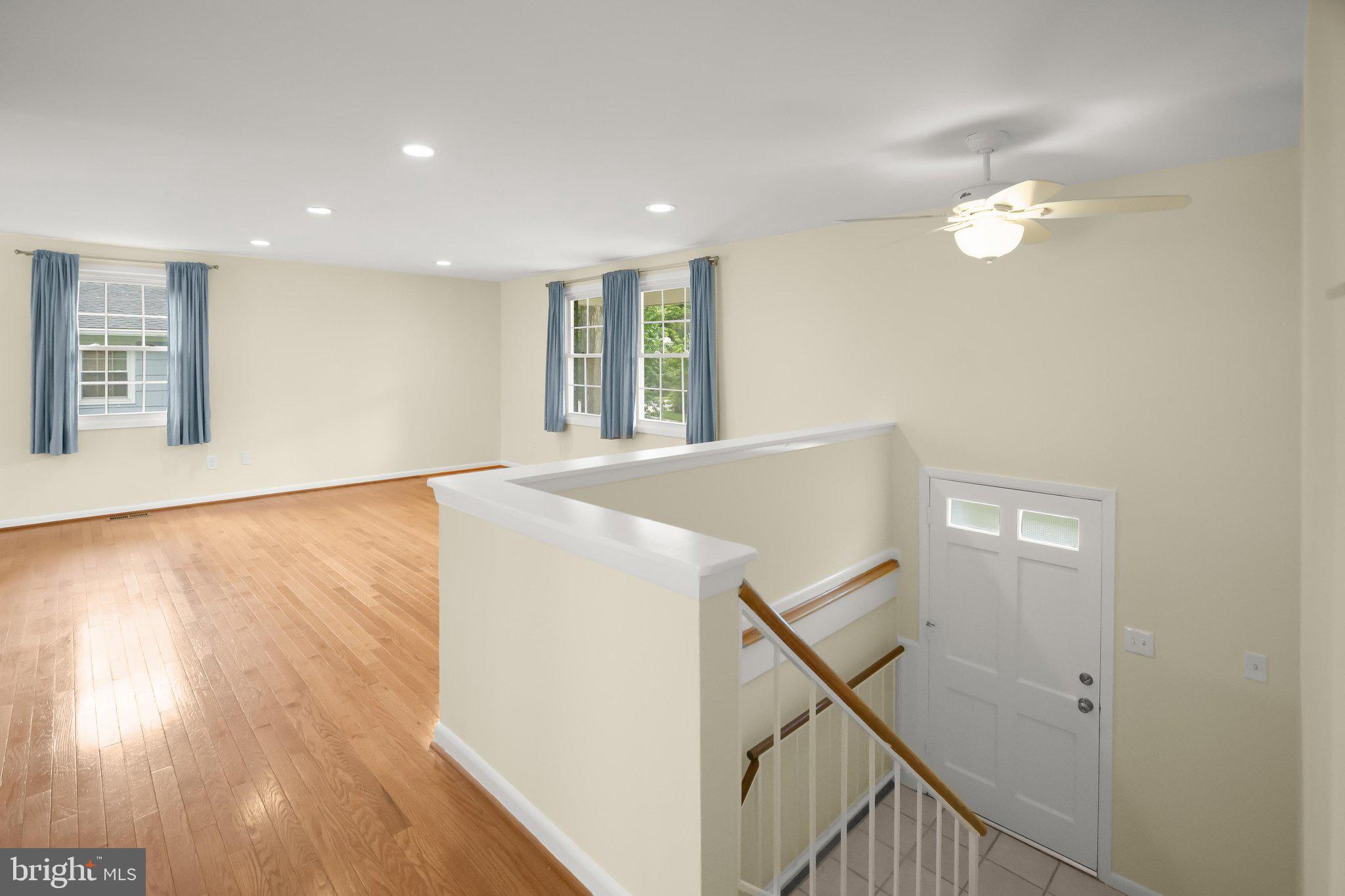 5174 Downwest Ride Columbia, MD 21044 - Photo 4 of 51 Foyer & living room