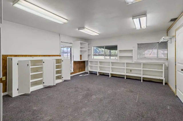 a view of a big room with closet and windows