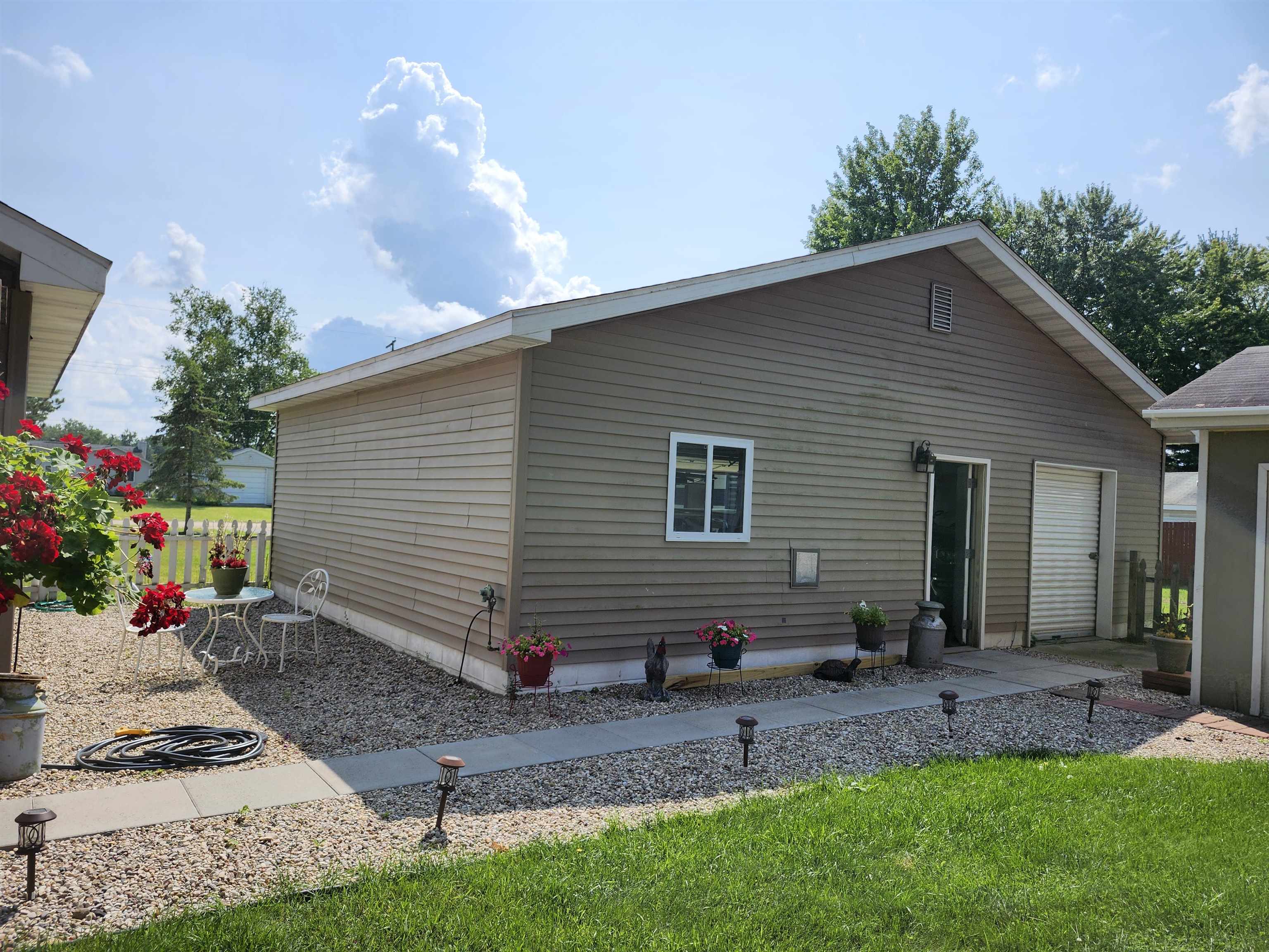 6615 North Ridge Road Harrison, MI 48625 - Photo 6 of 37 1926205-261b3de8-4f05-4466-b2a7-69610b8e6783.JPG