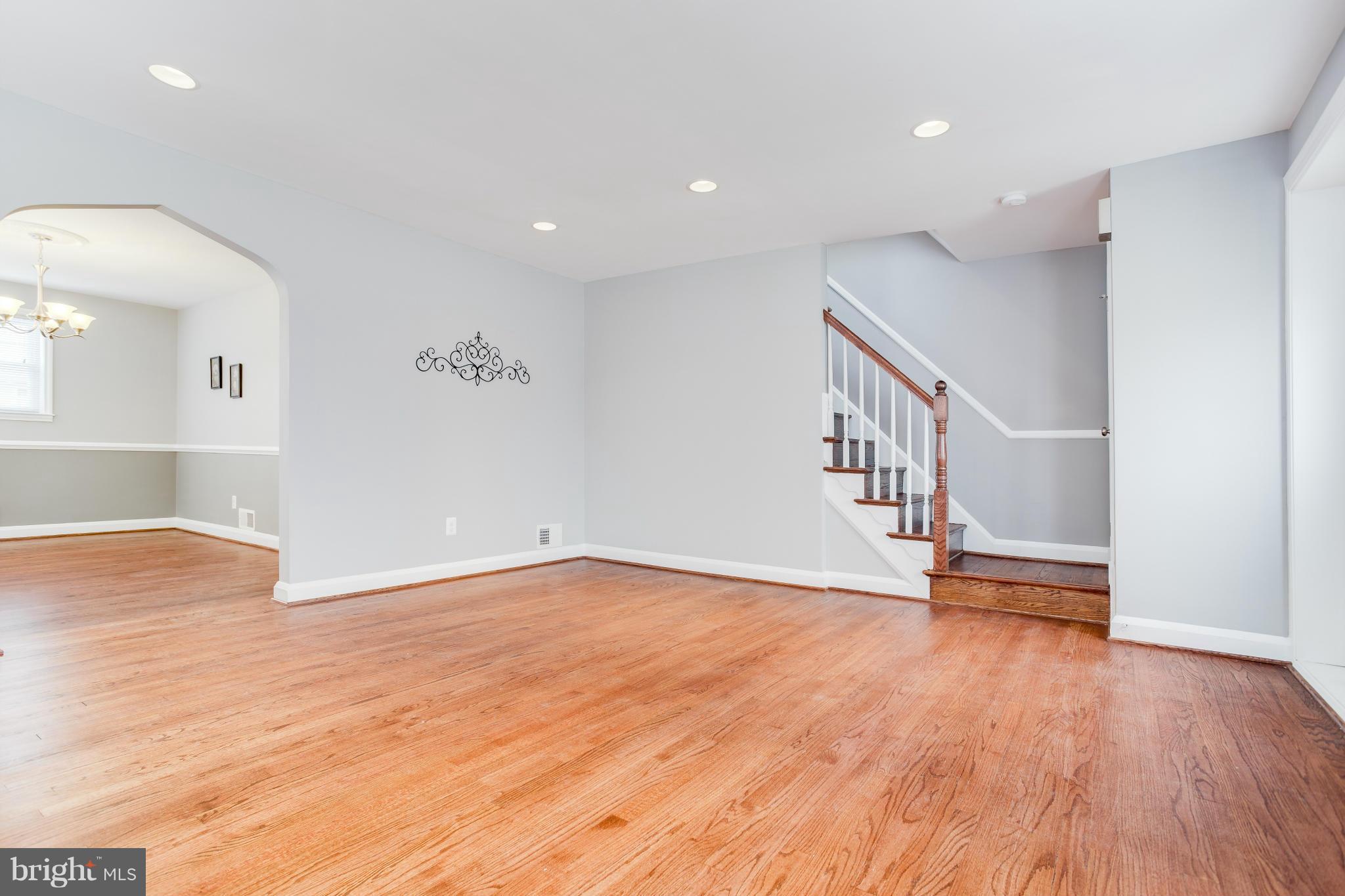 6231 Pilgrim Road Baltimore, MD 21214 - Photo 7 of 25 Living Room
