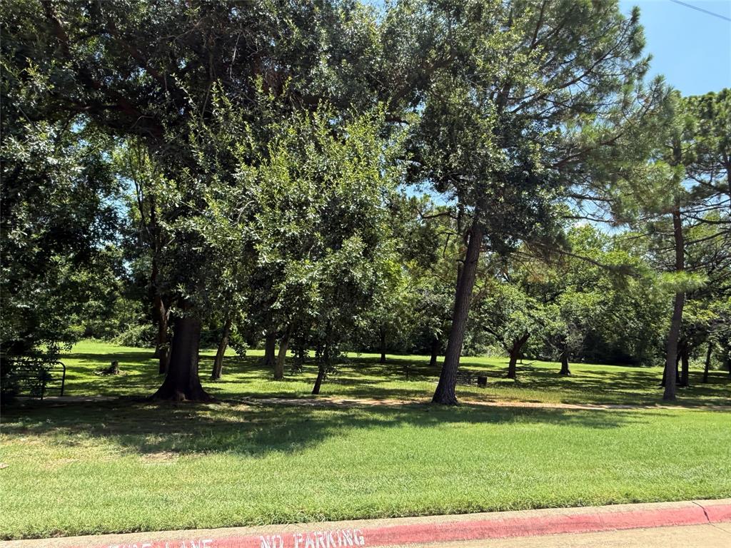 24 Abbey Road Euless, TX 76039 - Photo 3 of 38