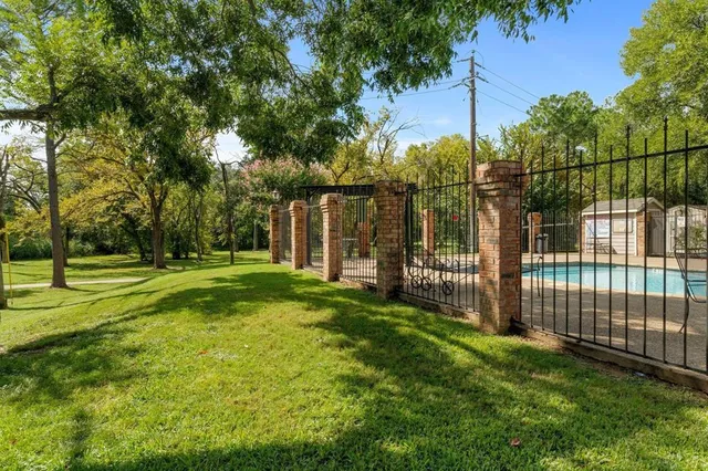 $239,500 | 24 Abbey Road, Euless, TX 76039