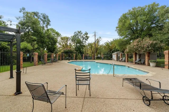 $239,500 | 24 Abbey Road, Euless, TX 76039