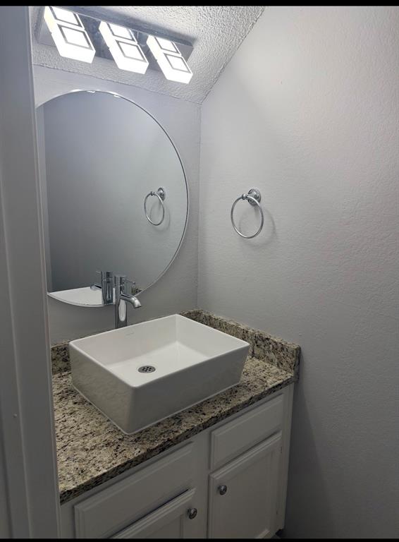 24 Abbey Road Euless, TX 76039 - Photo 10 of 38 Powder Room, 1st floor