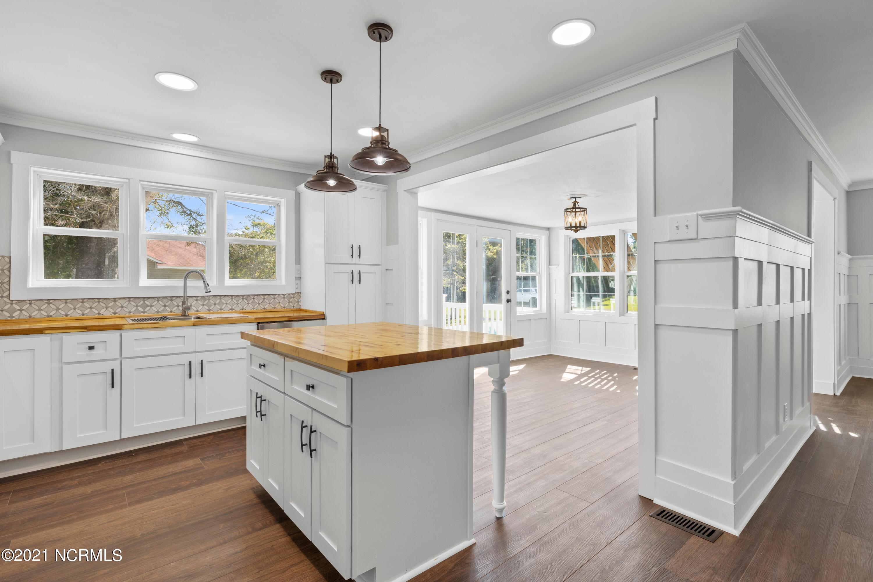 2711 Mayberry Loop Road Morehead City, NC 28557 - Photo 18 of 36 Kitchen