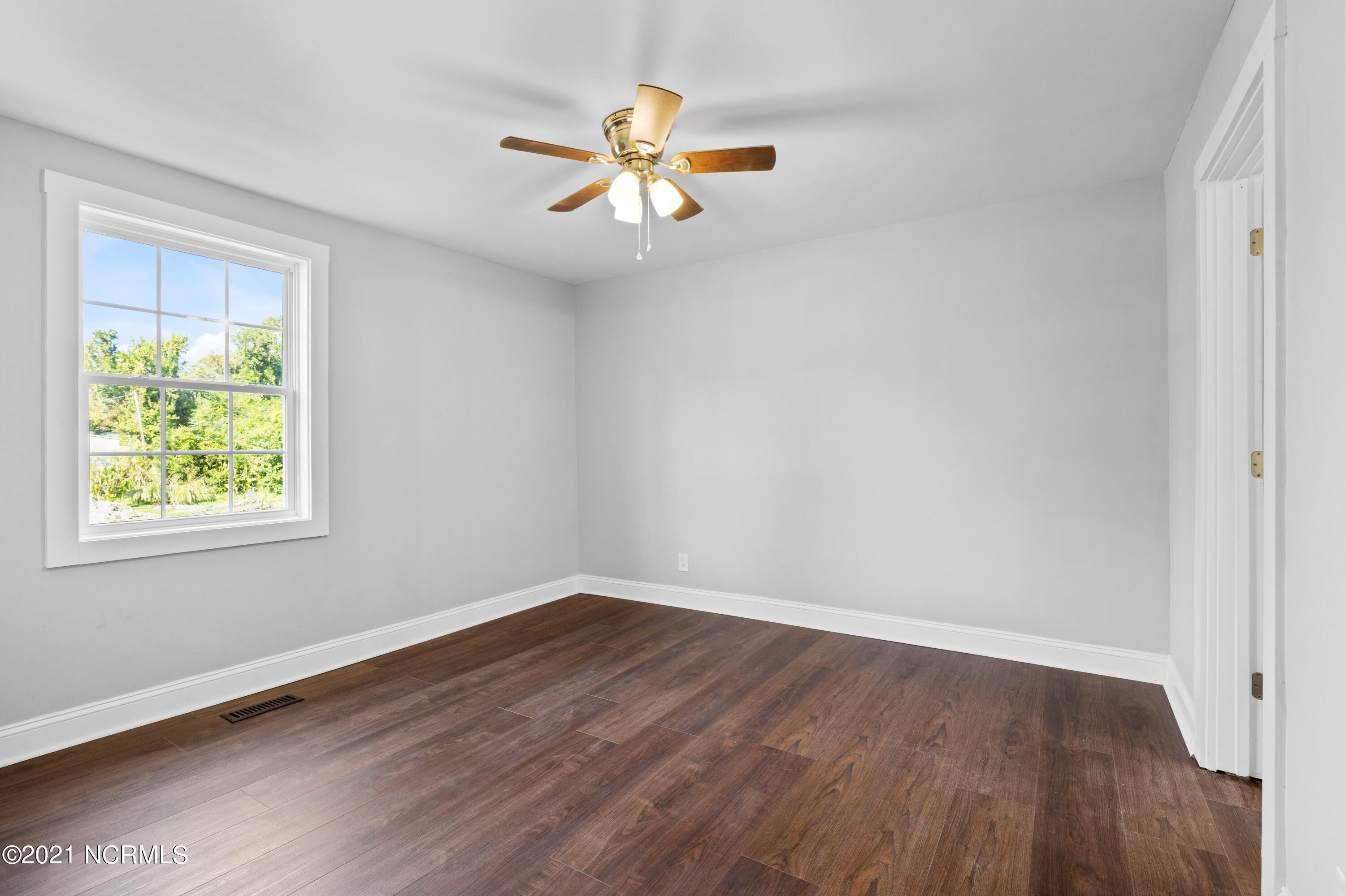 2711 Mayberry Loop Road Morehead City, NC 28557 - Photo 19 of 36 Master Bedroom