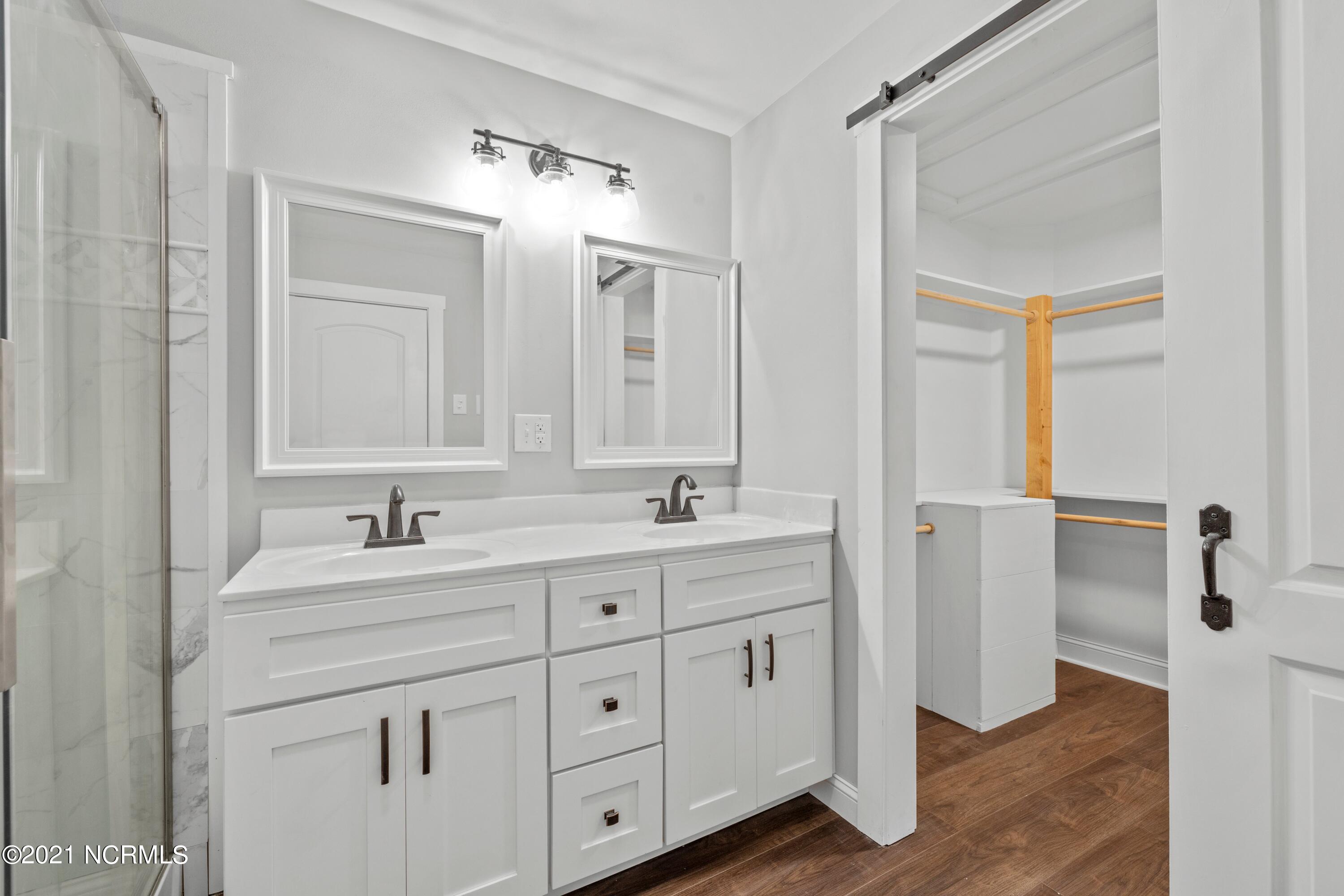 2711 Mayberry Loop Road Morehead City, NC 28557 - Photo 22 of 36 Master Bath